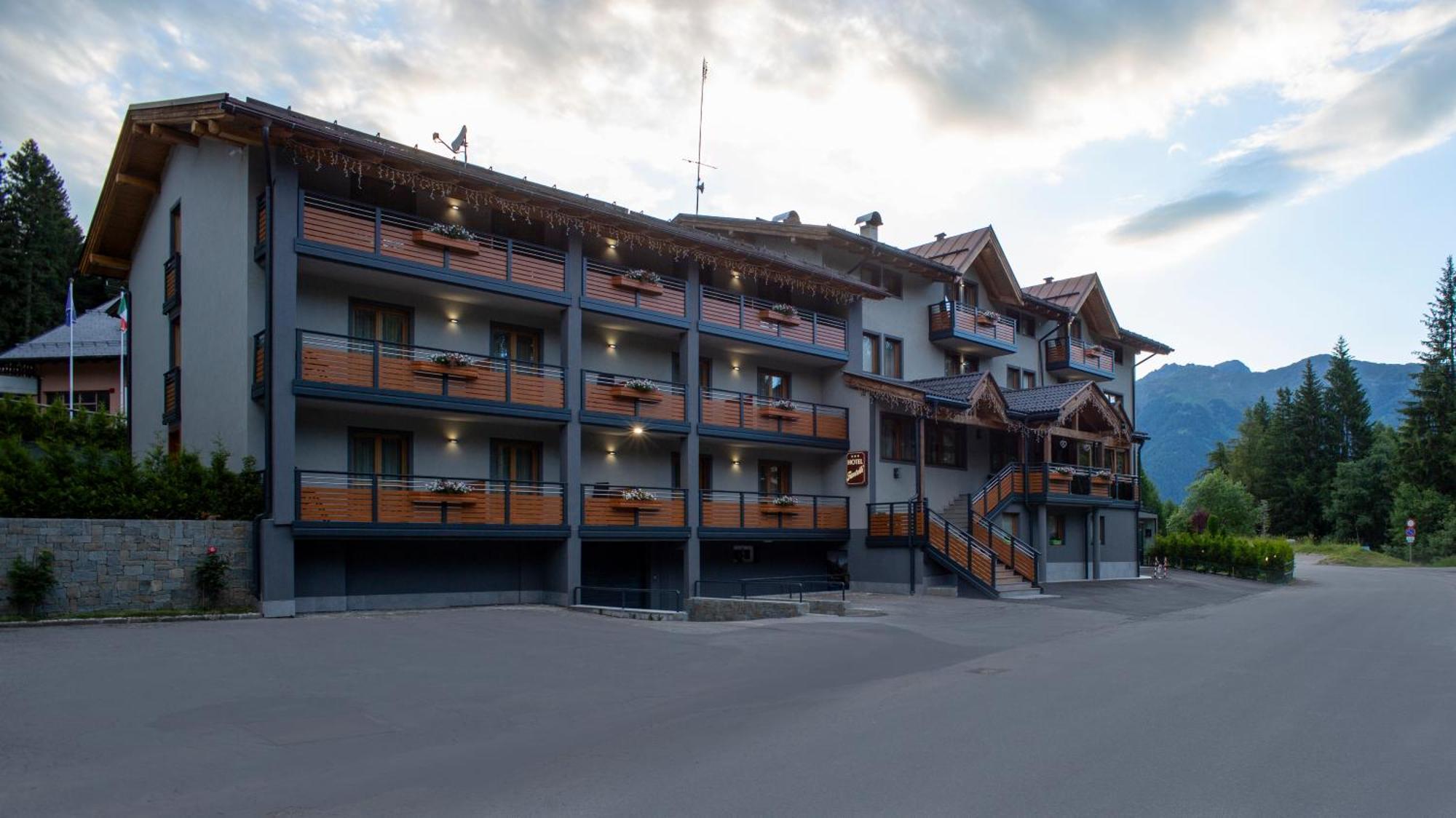 Hotel Fantelli Folgarida Kültér fotó